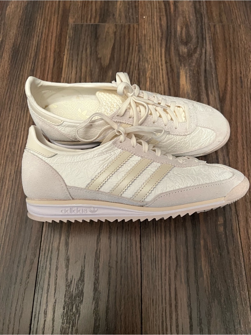 EUC Adidas Women's Cream Retro Runner Sneakers